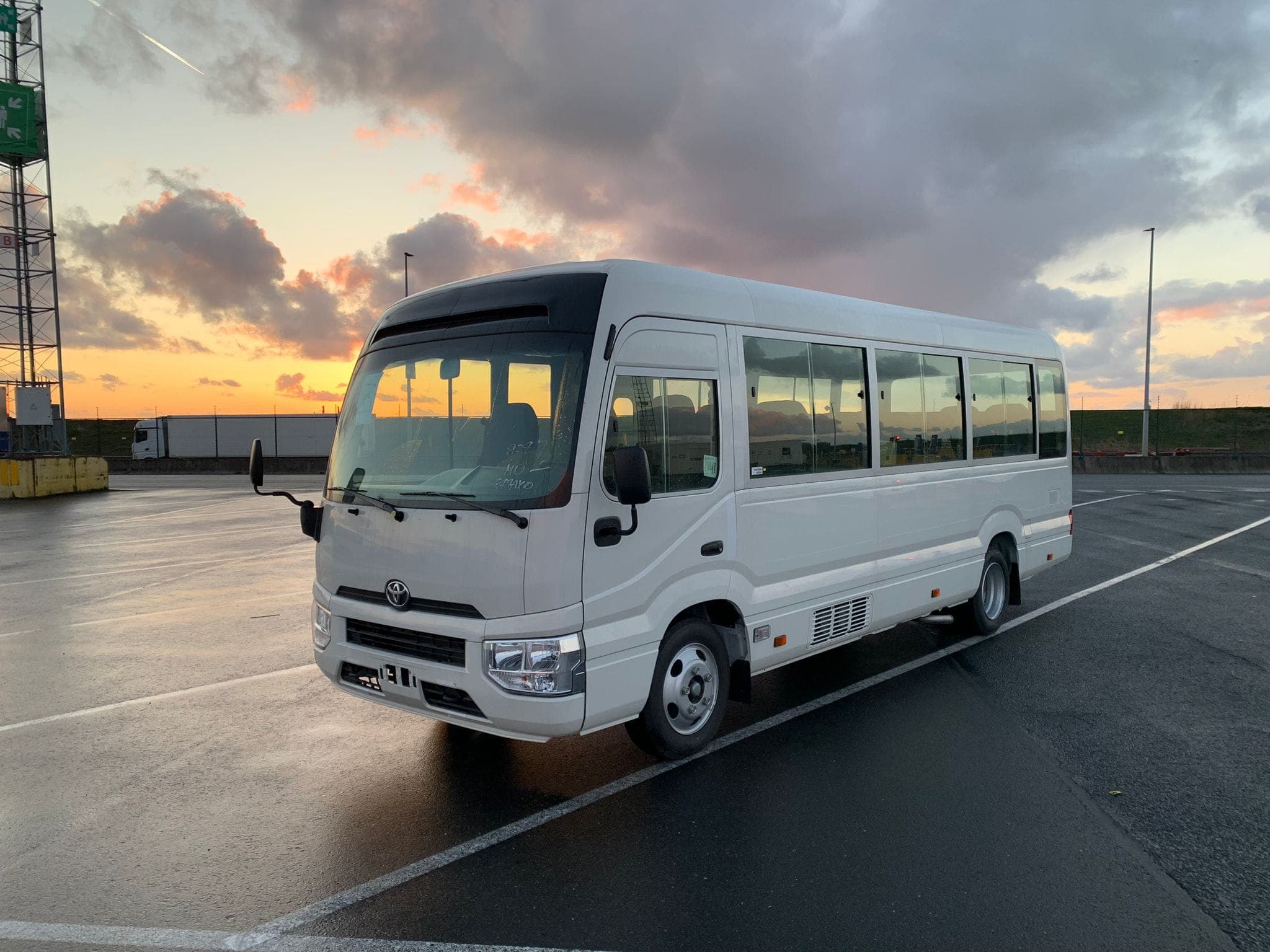 Toyota Coaster 16 persons
