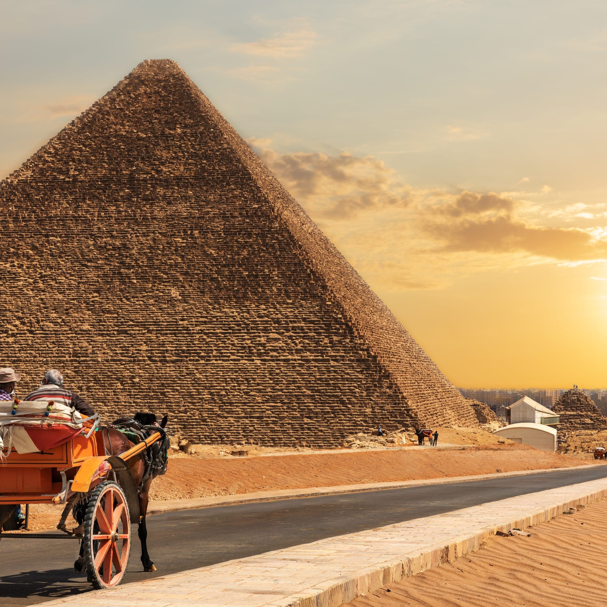 carriage-giza-near-pyramid-cheops-egypt-scaled
