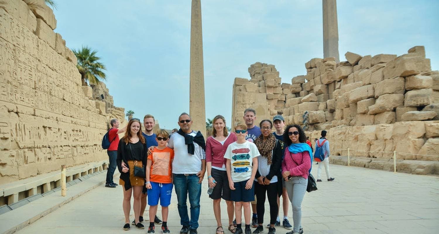 Luxor-tourists-group