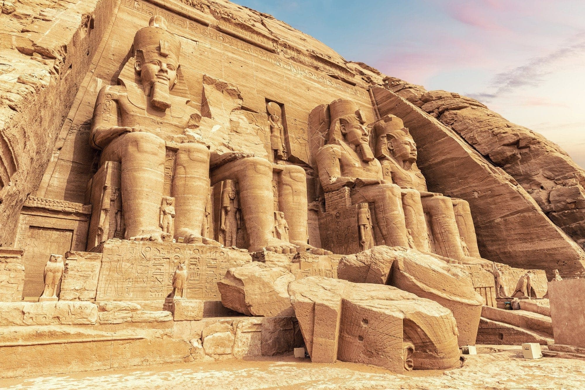 great-temple-ramesses-ii-colossals-abu-simbel-egypt (1)